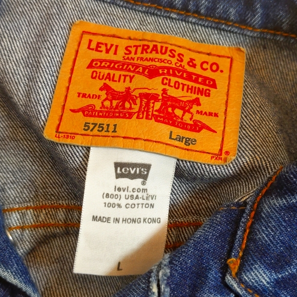 Women's Levi Blue Denim Jacket. - Picture 6 of 7
